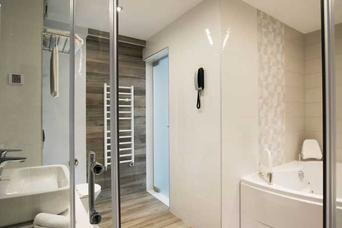 Imagen de la habitación del Hotel Family Business Club. Foto 9