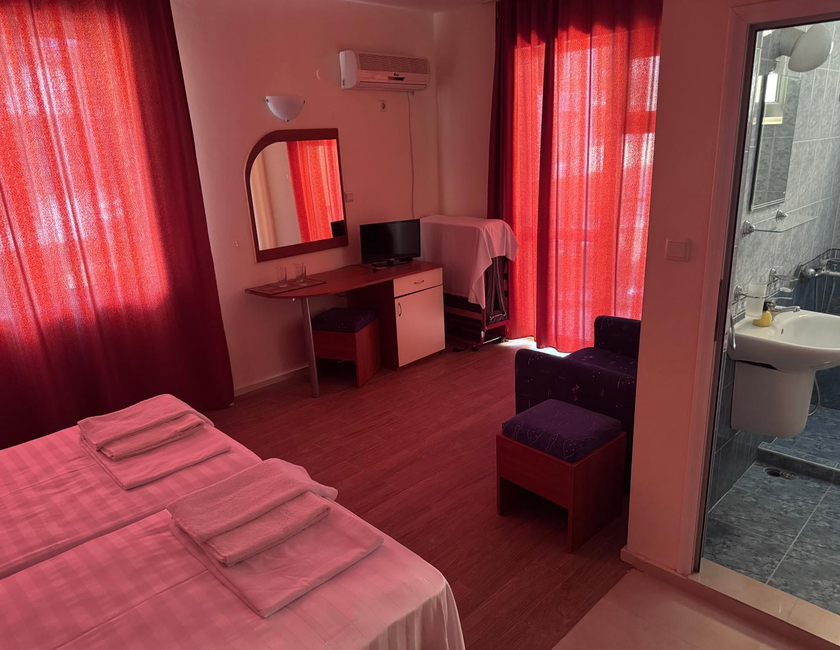Imagen general del Hotel Family Diana, Pomorie. Foto 7