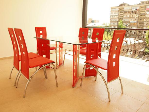 Imagen de los exteriores del Hotel Family, Erev&aacute;n. Foto 14