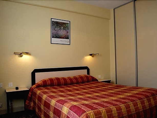 Imagen de la habitación del Hotel Family. Foto 9