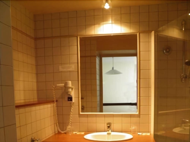 Imagen de la habitación del Hotel Family. Foto 15