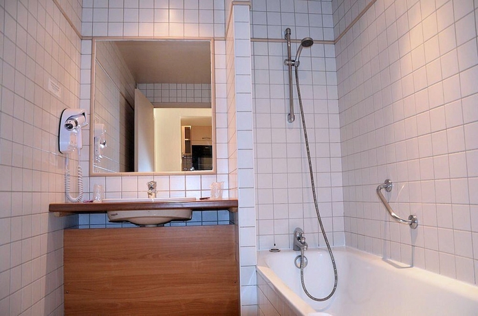 Imagen de la habitación del Hotel Family. Foto 16