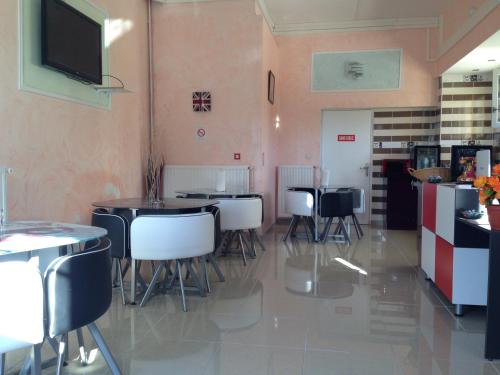 Imagen de la habitación del Hotel Family. Foto 10