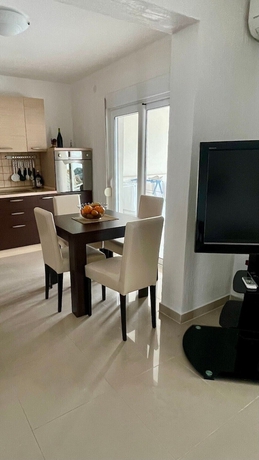 Imagen de la habitación del Hotel Family House with pool and sea view. Foto 13