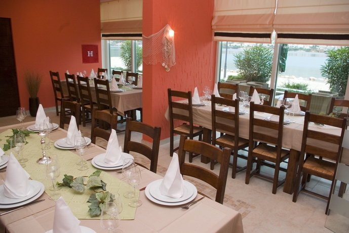 Imagen del bar/restaurante del Hotel Family Pagus. Foto 5