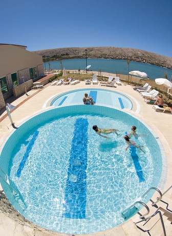 Imagen de la piscina del Hotel Family Pagus. Foto 16