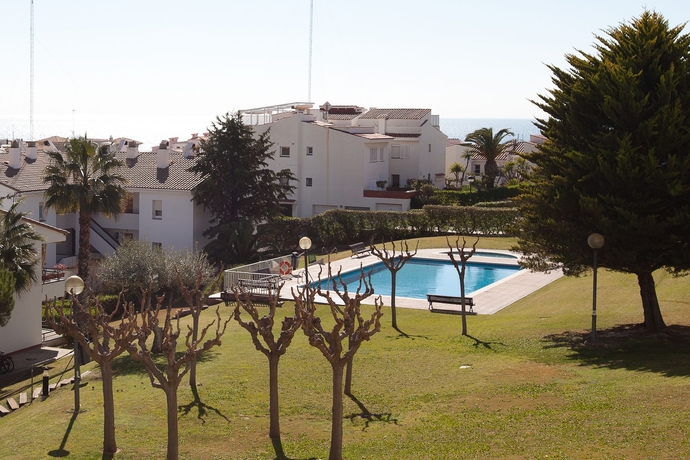 Imagen de la piscina del Hotel Family Pool and Beach. Foto 19