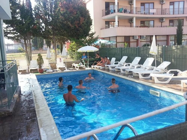 Imagen de la piscina del Hotel Family Romantic. Foto 5