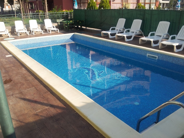 Imagen de la piscina del Hotel Family Romantic. Foto 6