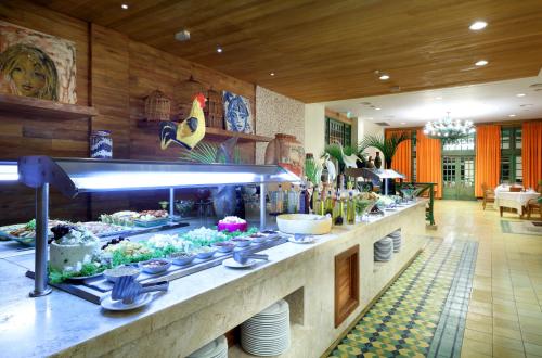 Imagen del bar/restaurante del Hotel Family Selection At Grand Palladium Imbassai Resort & Spa. Foto 3