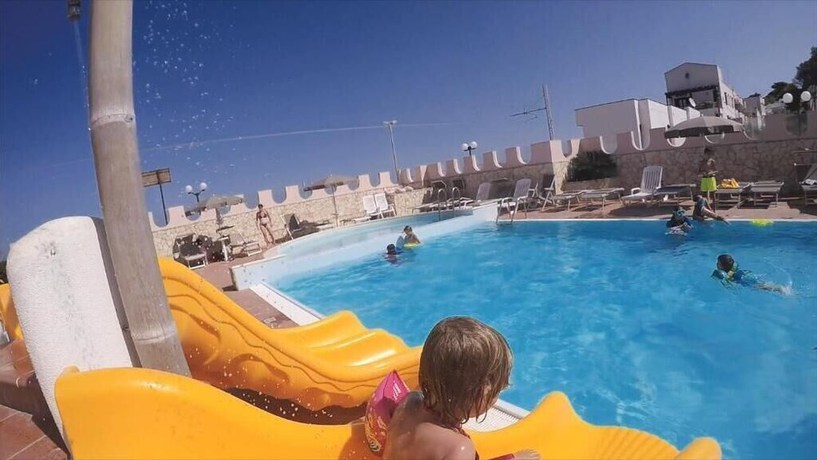 Imagen de la piscina del Hotel Family Sole. Foto 20