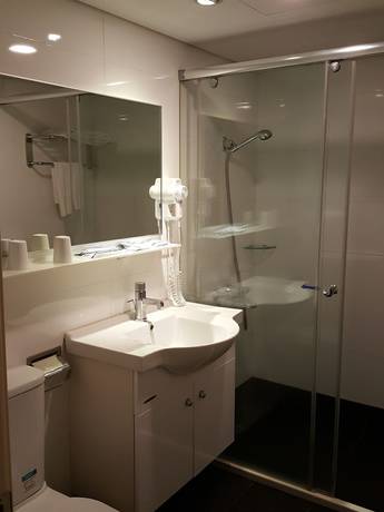 Imagen de la habitación del Hotel Family Taipei. Foto 11
