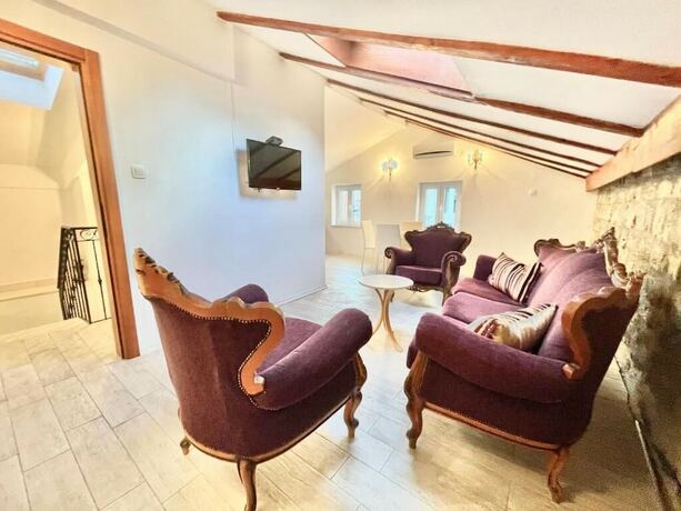 Imagen general del Hotel Family Two Bedroom House Old Town Budva. Foto 7