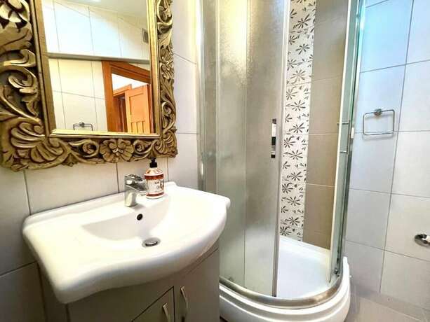 Imagen general del Hotel Family Two Bedroom House Old Town Budva. Foto 8