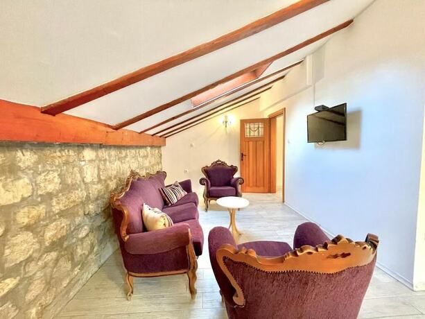 Imagen general del Hotel Family Two Bedroom House Old Town Budva. Foto 12