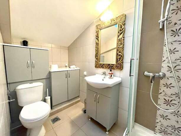 Imagen general del Hotel Family Two Bedroom House Old Town Budva. Foto 13