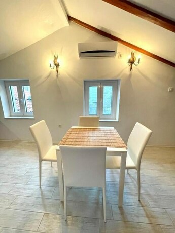 Imagen general del Hotel Family Two Bedroom House Old Town Budva. Foto 1