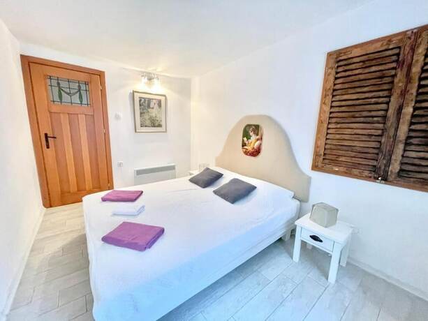 Imagen de la habitación del Hotel Family Two Bedroom House Old Town Budva. Foto 18