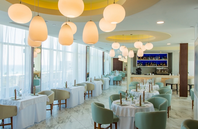 Imagen del bar/restaurante del Hotel Family Varadero. Foto 9