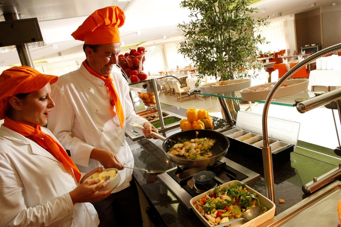 Imagen del bar/restaurante del Hotel Family Vespera. Foto 7