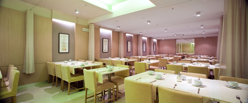 Imagen del bar/restaurante del Hotel Family Vespera. Foto 9