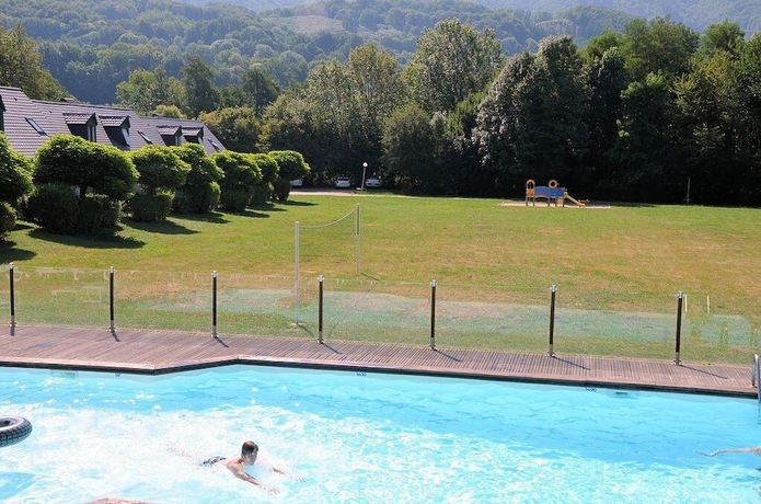 Imagen de la piscina del Hotel Family, Vic-sur-Cere. Foto 18