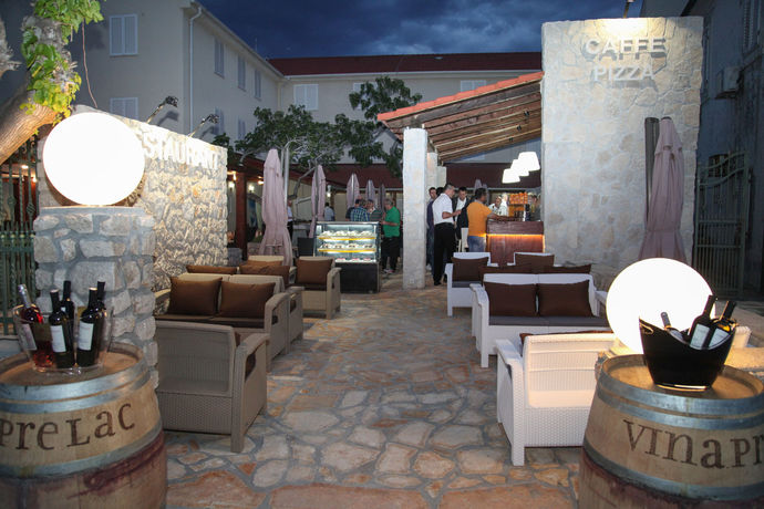 Imagen de los interiores del Hotel Family Zanè. Foto 16