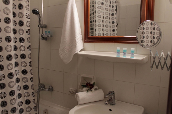 Imagen de la habitación del Hotel Famissi. Foto 5