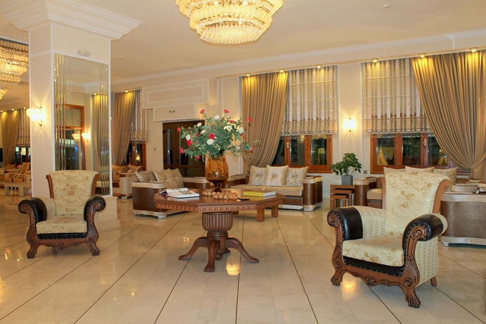 Imagen de los interiores del Hotel Famissi. Foto 13