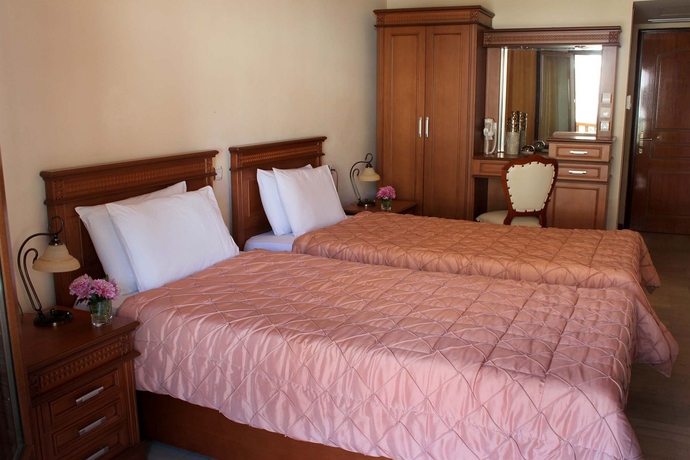 Imagen de la habitación del Hotel Famissi. Foto 10