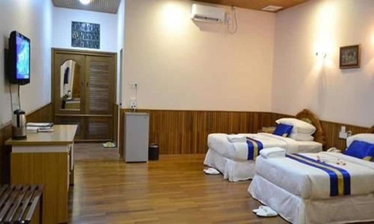 Imagen general del Hotel Famous Bago. Foto 8