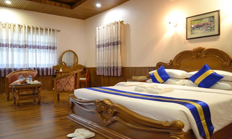 Imagen general del Hotel Famous Bago. Foto 14