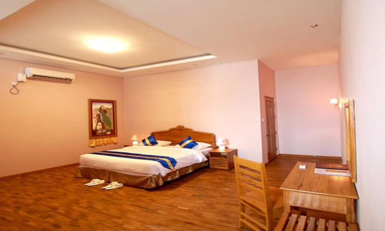 Imagen general del Hotel Famous Bago. Foto 16