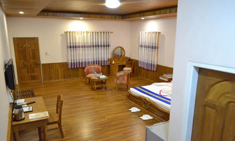 Imagen de la habitación del Hotel Famous Bago. Foto 18