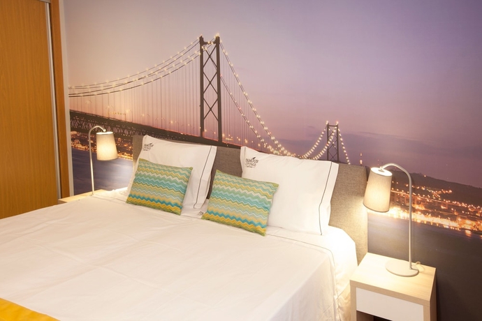 Imagen de la habitación del Hotel Famous Crows Lisbon Suites. Foto 10