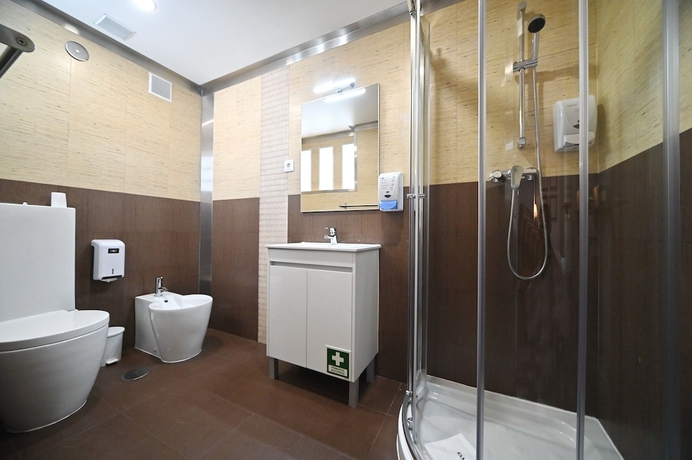 Imagen de la habitación del Hotel Famous Crows Lisbon Suites. Foto 11