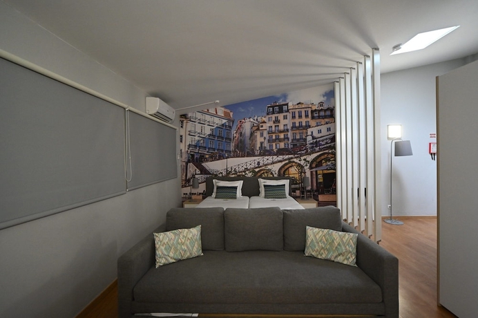 Imagen de la habitación del Hotel Famous Crows Lisbon Suites. Foto 15