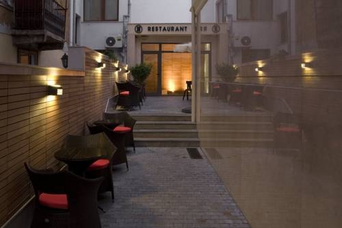 Imagen general del Hotel Famous House. Foto 5