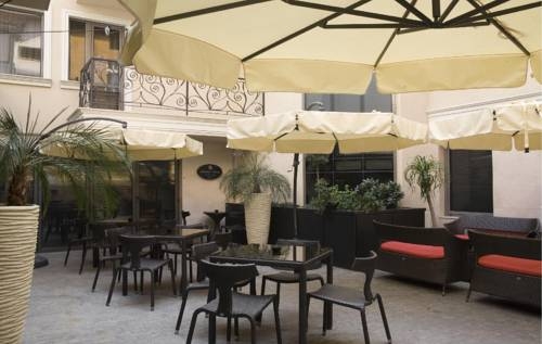 Imagen general del Hotel Famous House. Foto 6
