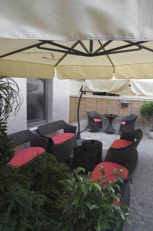 Imagen general del Hotel Famous House. Foto 7