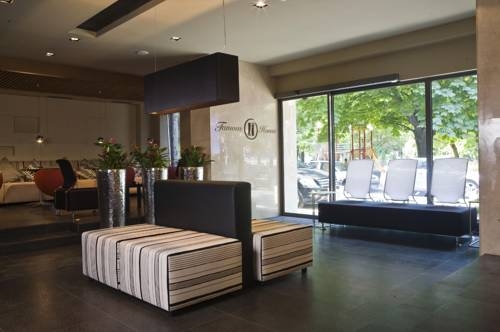 Imagen general del Hotel Famous House. Foto 12