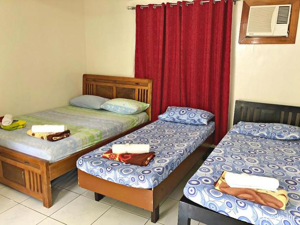 Imagen de la habitación del Hotel Famous Inn. Foto 7