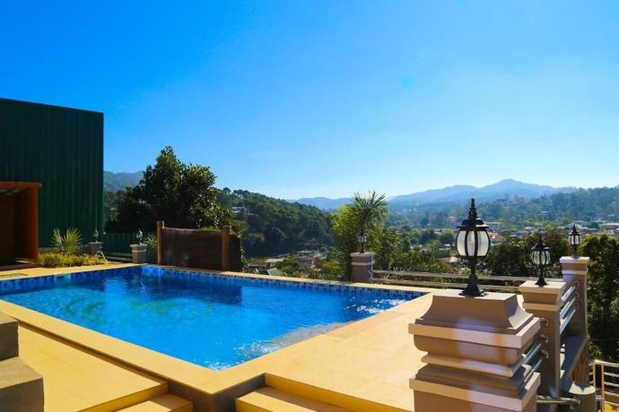 Imagen de la piscina del Hotel Famous Kalaw. Foto 18