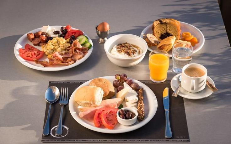 Imagen del bar/restaurante del Hotel Famous Kalaw. Foto 3