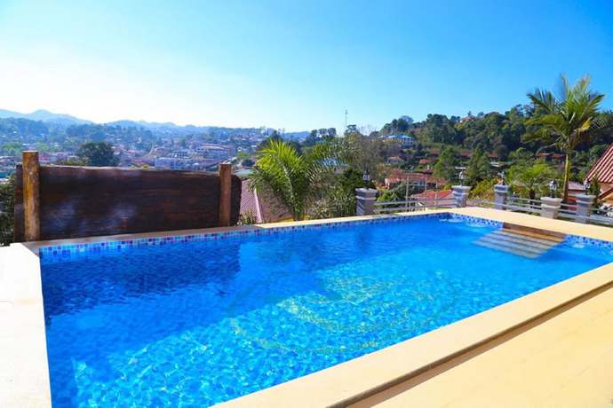 Imagen de la piscina del Hotel Famous Kalaw. Foto 19