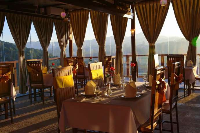 Imagen del bar/restaurante del Hotel Famous Kalaw. Foto 5