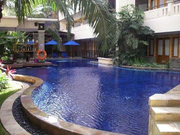 Imagen general del Hotel Famous Kuta. Foto 6