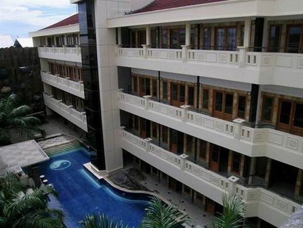 Imagen general del Hotel Famous Kuta. Foto 8