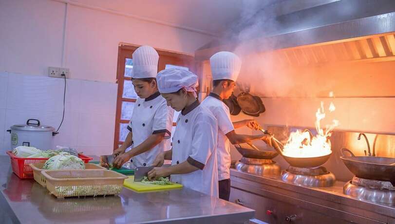 Imagen del bar/restaurante del Hotel Famous Ngapali. Foto 5