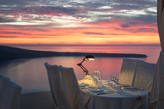 Imagen del bar/restaurante del Hotel Fanari Villas Santorini. Foto 2